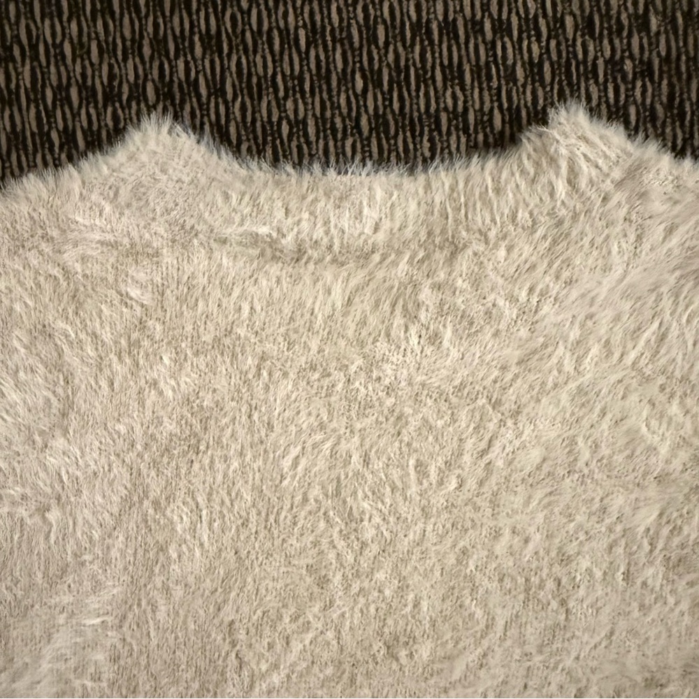 NWT Aritzia Sunday Best Fuzzy New Kitten Sweater Opal Grey - Picture 8 of 9